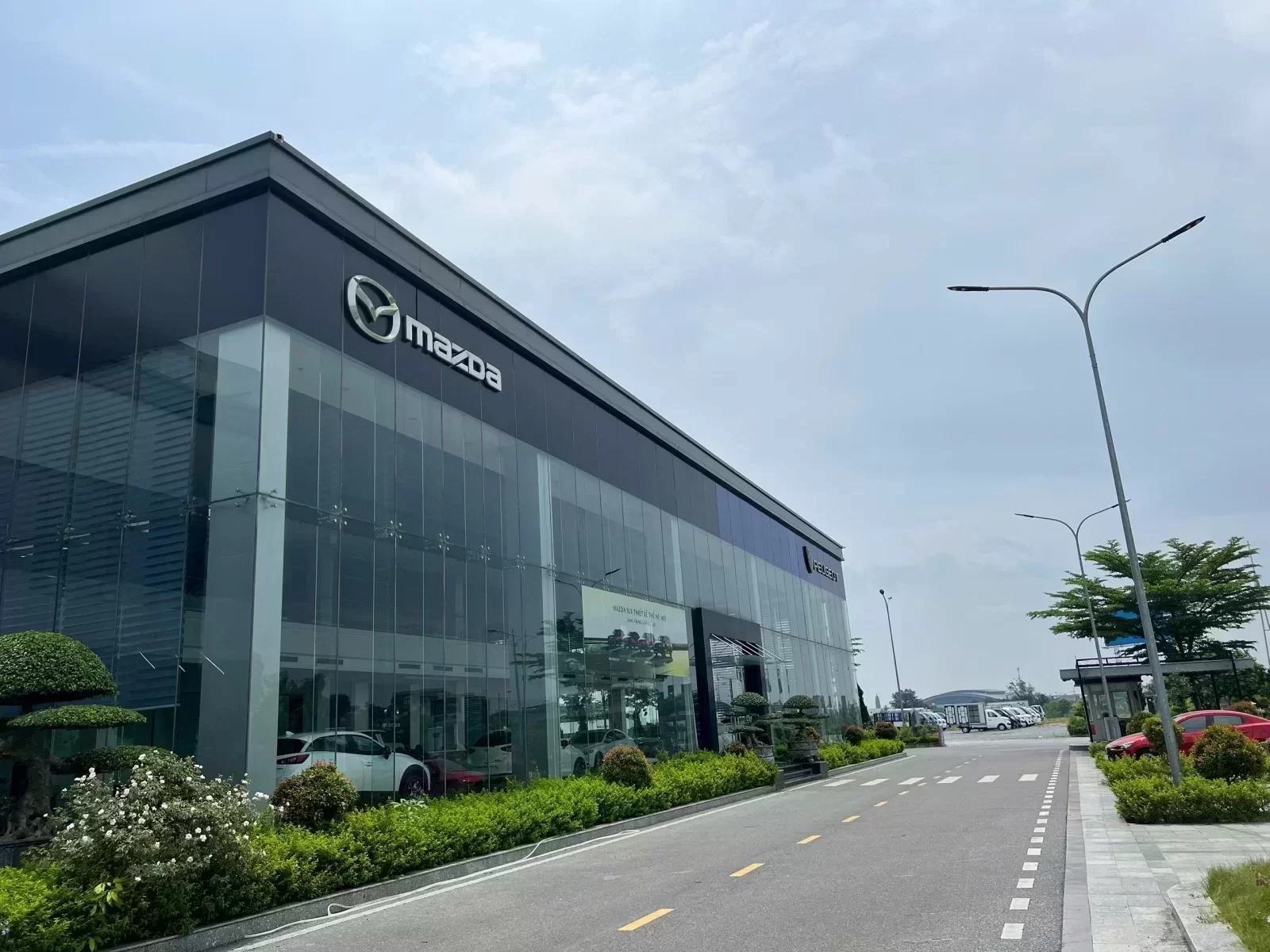Hình ảnh showroom Mazda Đắk Nông